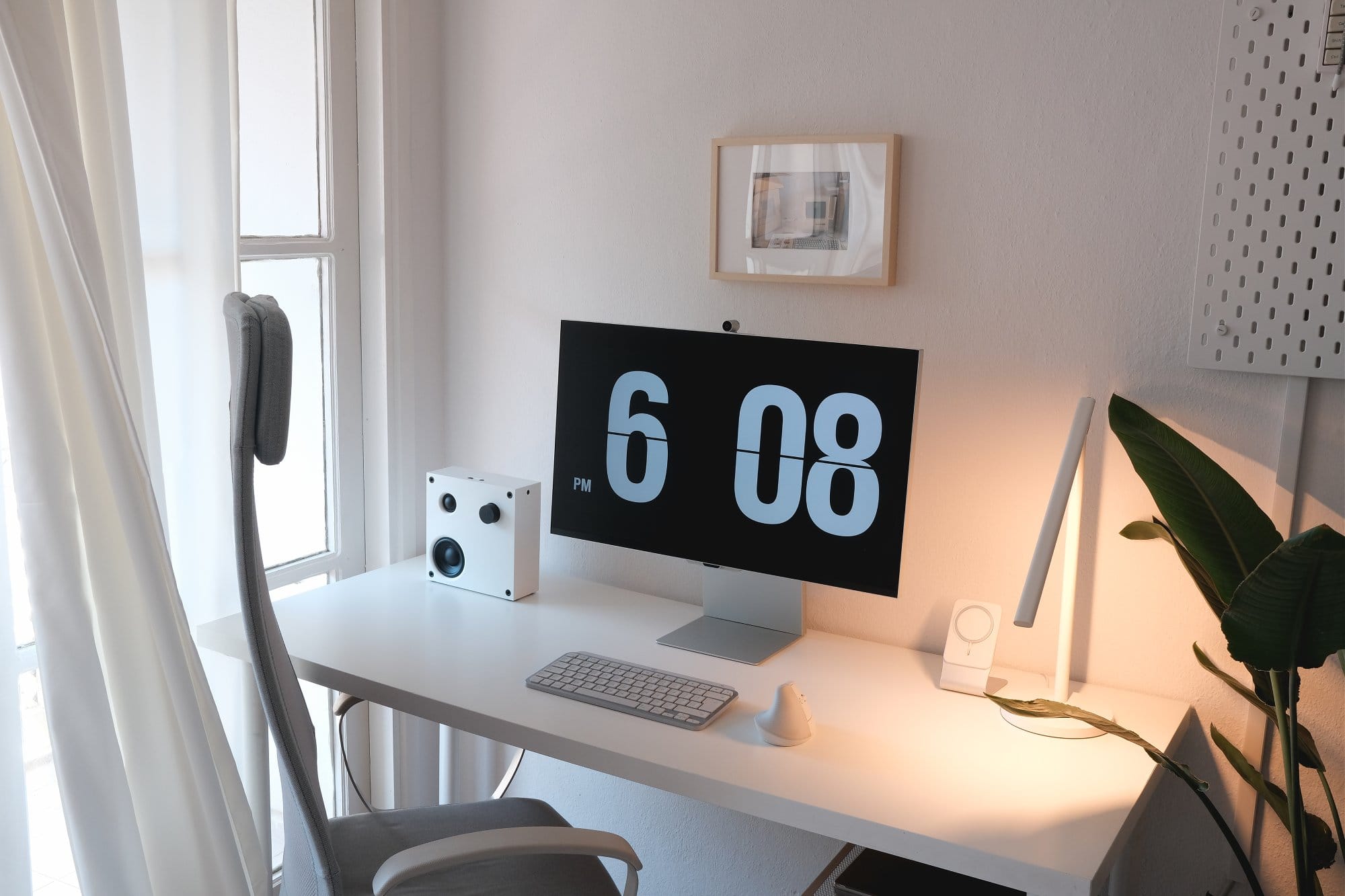 Ruang Kerja Sederhana untuk Hari yang Lebih Tertata