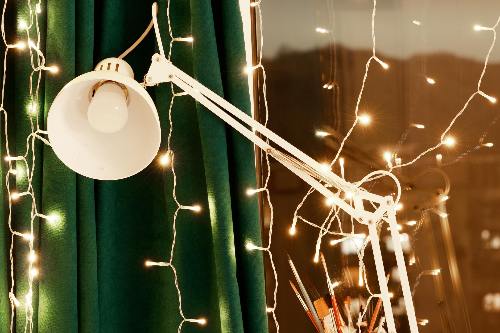 Sentuhan Personal yang Menghidupkan Meja Kerja